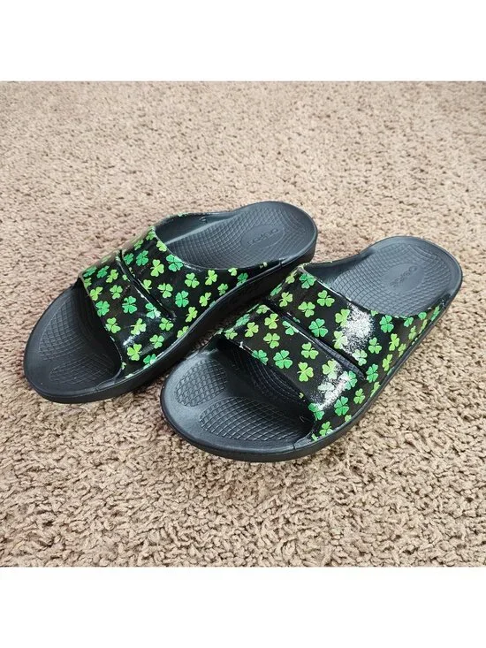 OOFOS OOahh Slide Sandals M9 W11 Sport Recovery Black Shamrock St. Patrick's Day - Picture 1 of 7